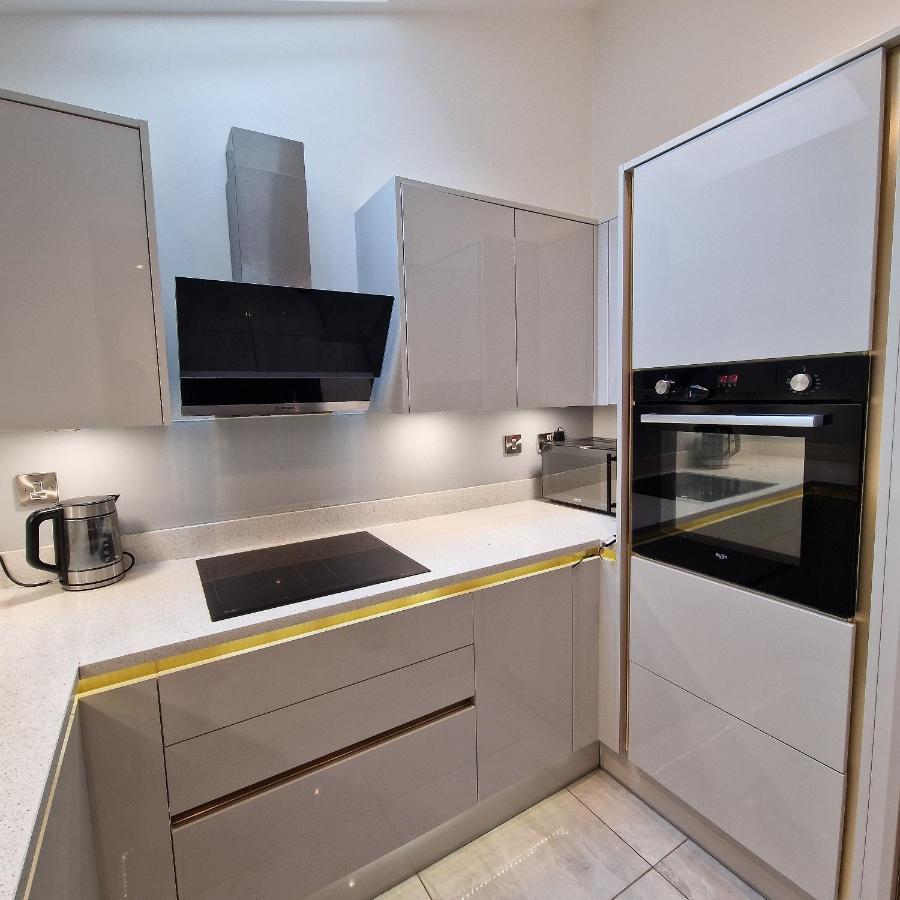 Delightful & Spacious Guest House In Farnworth Near Bolton Hospital Exterior foto